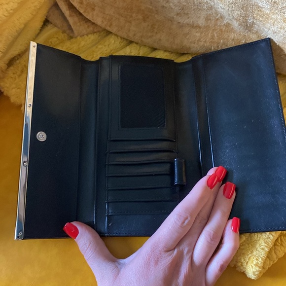 Beautiful leather Guess wallet - Picture 3 of 5